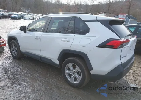 2021 Toyota Rav4 Xle z USA, uszkodzony, nr VIN 2T3W1RFV1MC120066